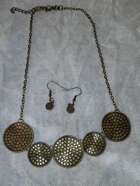 paparazzi Antique Gold-Tone Textured Circle Necklace with Matching Earrings